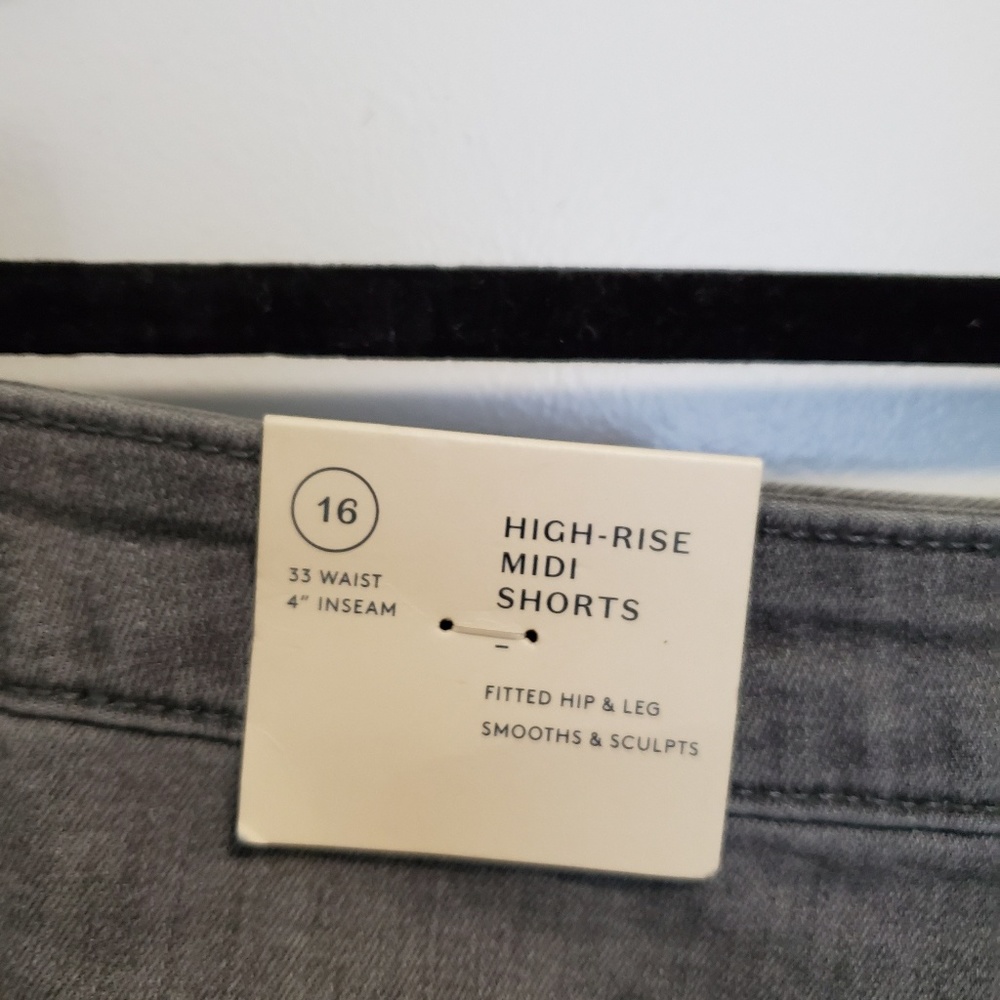Universal Thread High Rise Midi Shorts - Picture 3 of 3